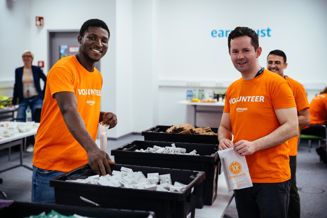 In Kaiserslautern wurden Sets mit Hygiene-Materialien für die „International Organisation for Migration“ zusammengestellt