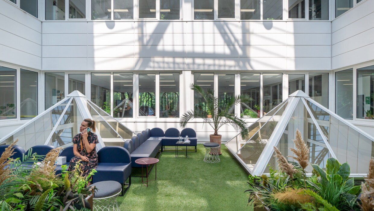 picture of a paris, france, office