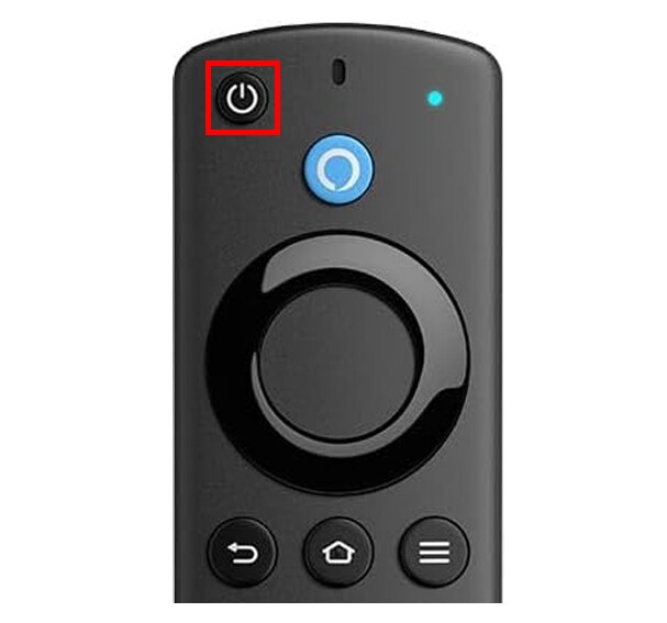黒いリモコンの上部のクローズアップ。大きな円形のボタンの左上に円の上部に縦線が入ったマークがついた小さなボタンがあり、そこが赤枠で囲まれている