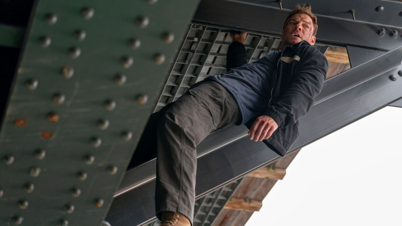 Reacher 4. sezon Alan Ritchson köprü aksiyon sahnesi