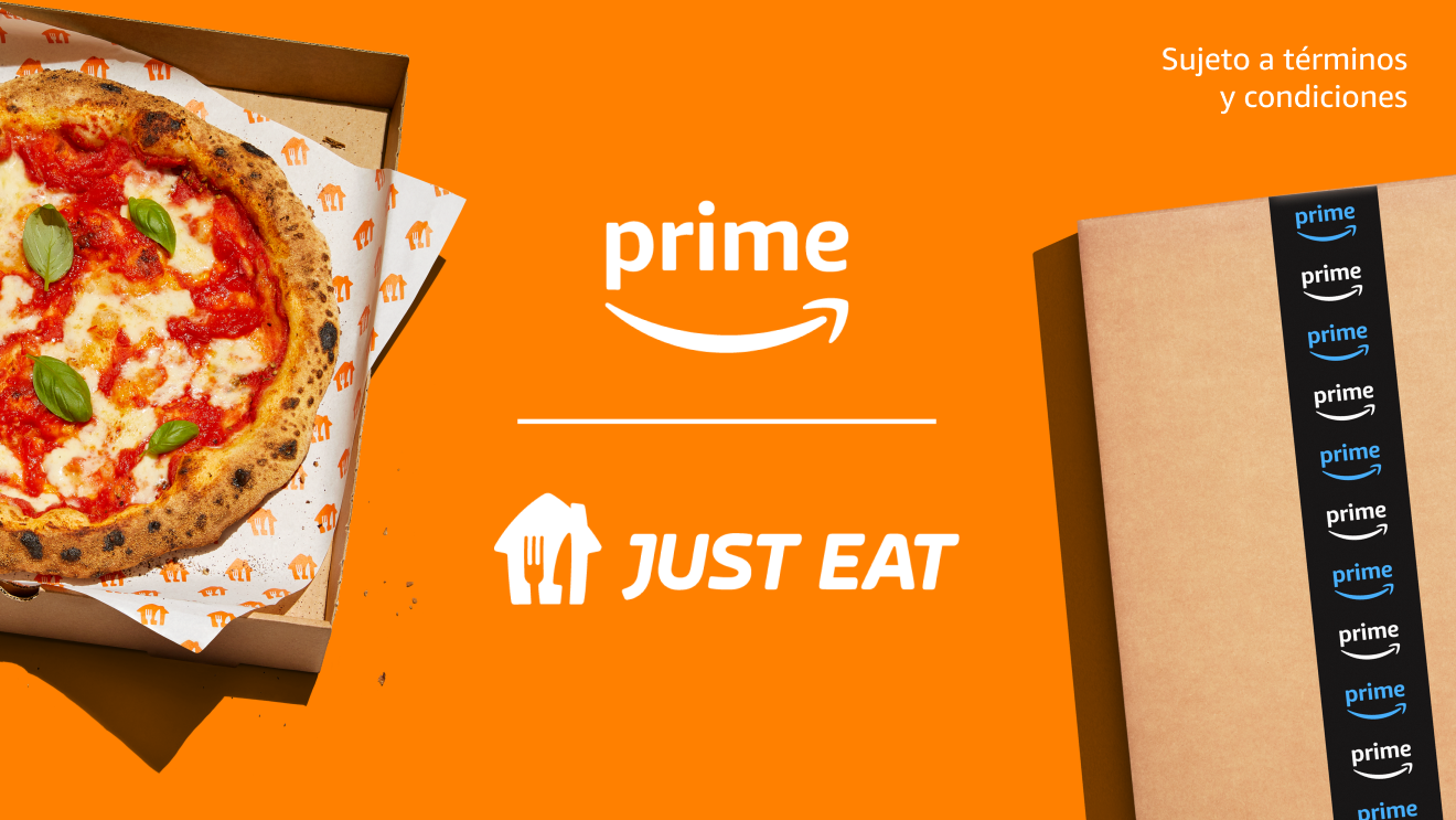 Cartel de Just Eat con el logo y una caja de Amazon. También hay una pizza.