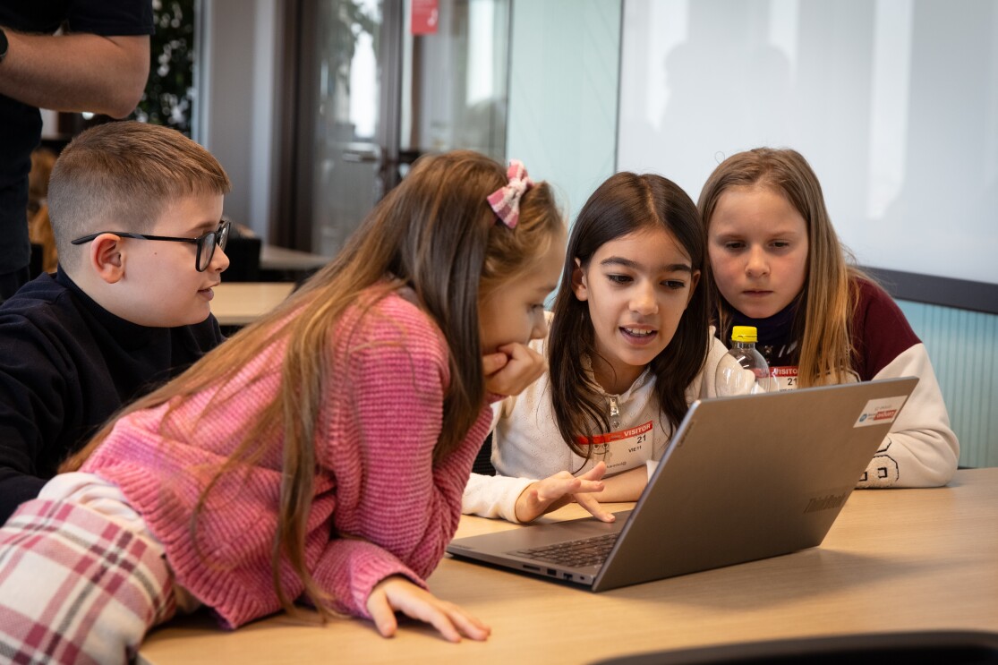 In ganz Europa fanden im Rahmen von Meet and Code insgesamt 1.000 kostenlose Workshops und Schulungen für Kinder und Jugendliche statt. 