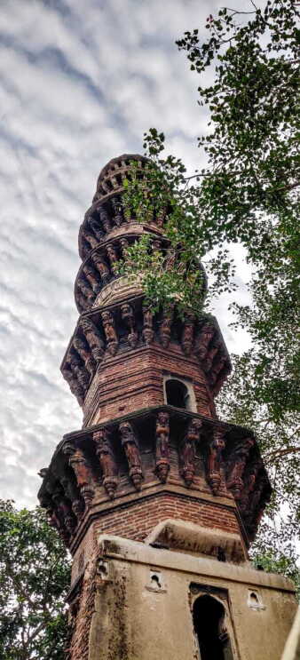 Jhulta Minar