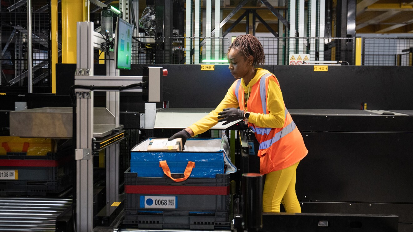 Fiona Wangui travaille au Zancasort, Centre d'innovation d'Amazon, Dortmund Allemagne.