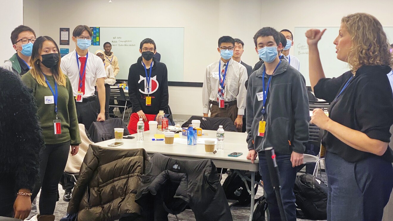 An image of Amazon apprentices smiling to the camera.