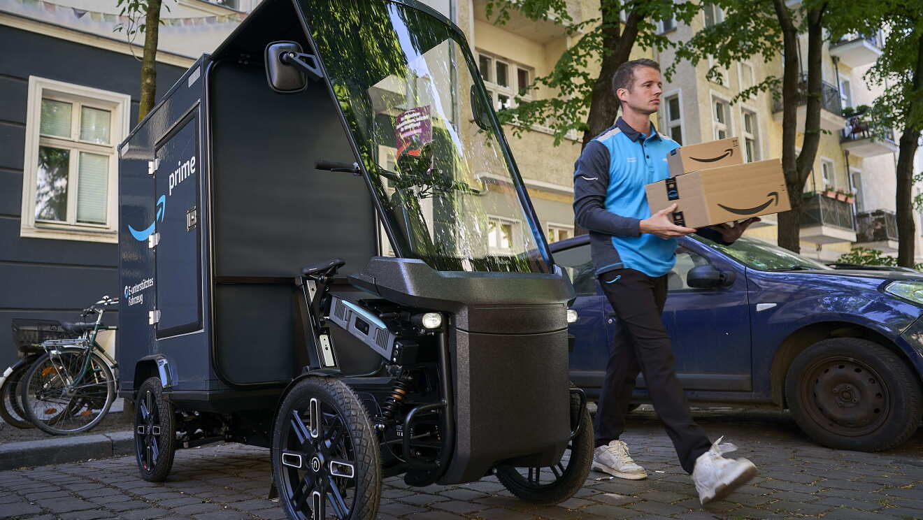 E-cargo bikes deliver Amazon packages to customers in Berlin 1  