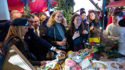 Rainbow Socks stall VDB221130_Amazon_ Merode-250.jpg