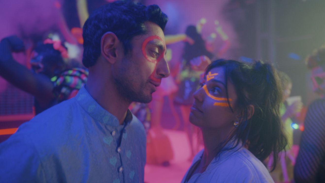 Escena de Bait con Riz Ahmed