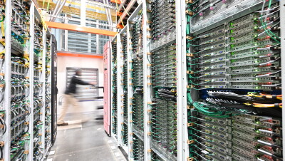 AWS_Data_Center_Interior_2.JPG 