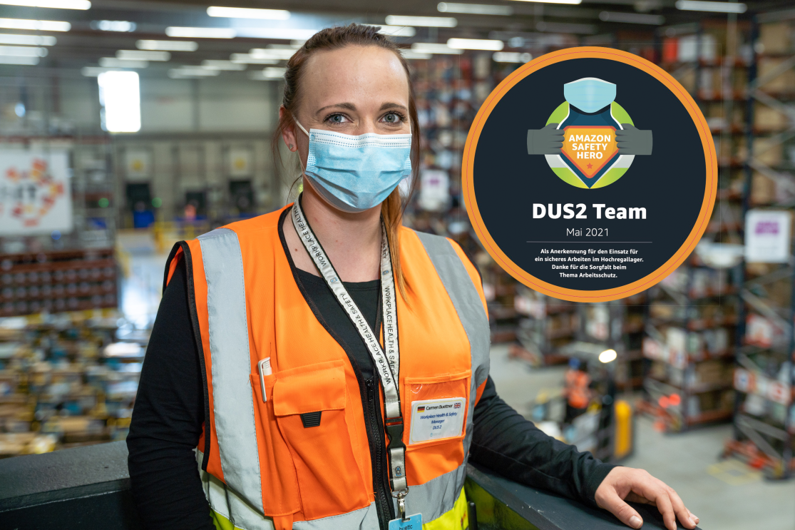 Carmen mit einer Amazon Safety Hero Plakette