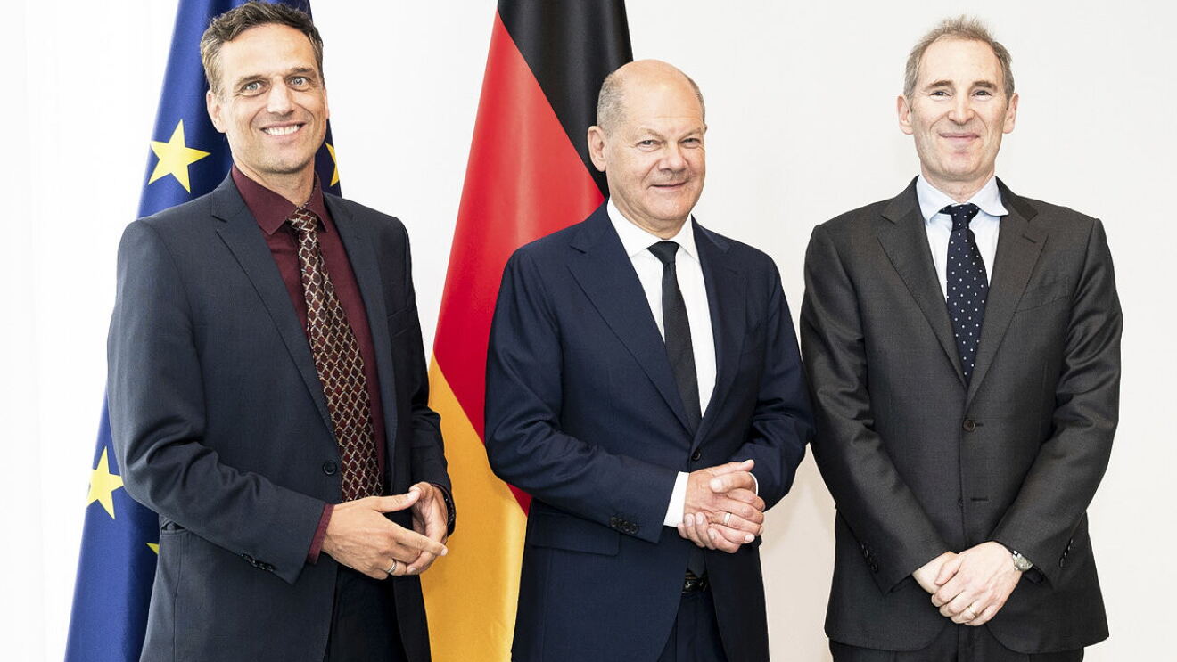 Bundeskanzler Olaf Scholz begrüßte heute Amazon CEO Andy Jassy und Country Manager Amazon.de Rocco Bräuniger im Kanzleramt, um über die Investition des Unternehmens von 10 Milliarden Euro in Arbeitsplätze und Innovation zu diskutieren