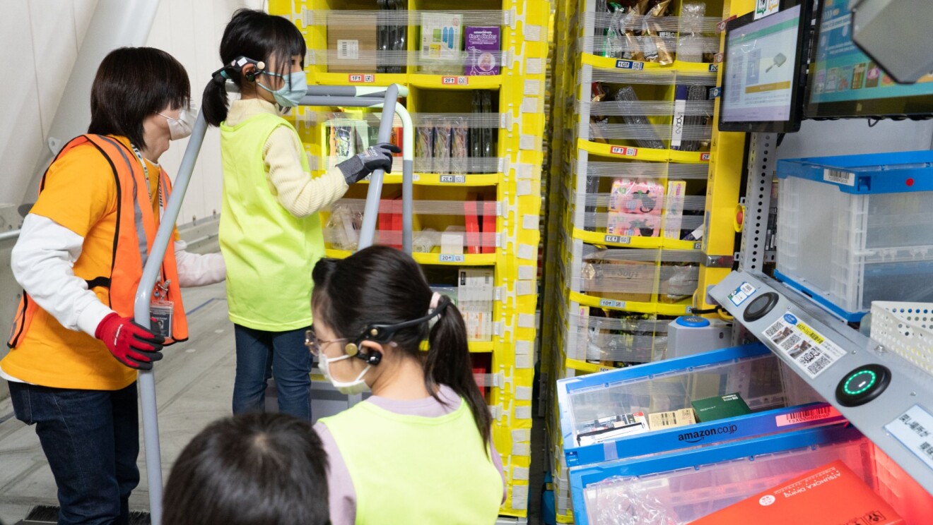Amazon Cyber Robotics Challengeに参加した小学生たちがAmazonの物流拠点を見学 - About Amazon ...