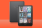 Kindle Direct Publishing: Kindle mit vielen Buchtiteln auf einem organgen Hintergrund
