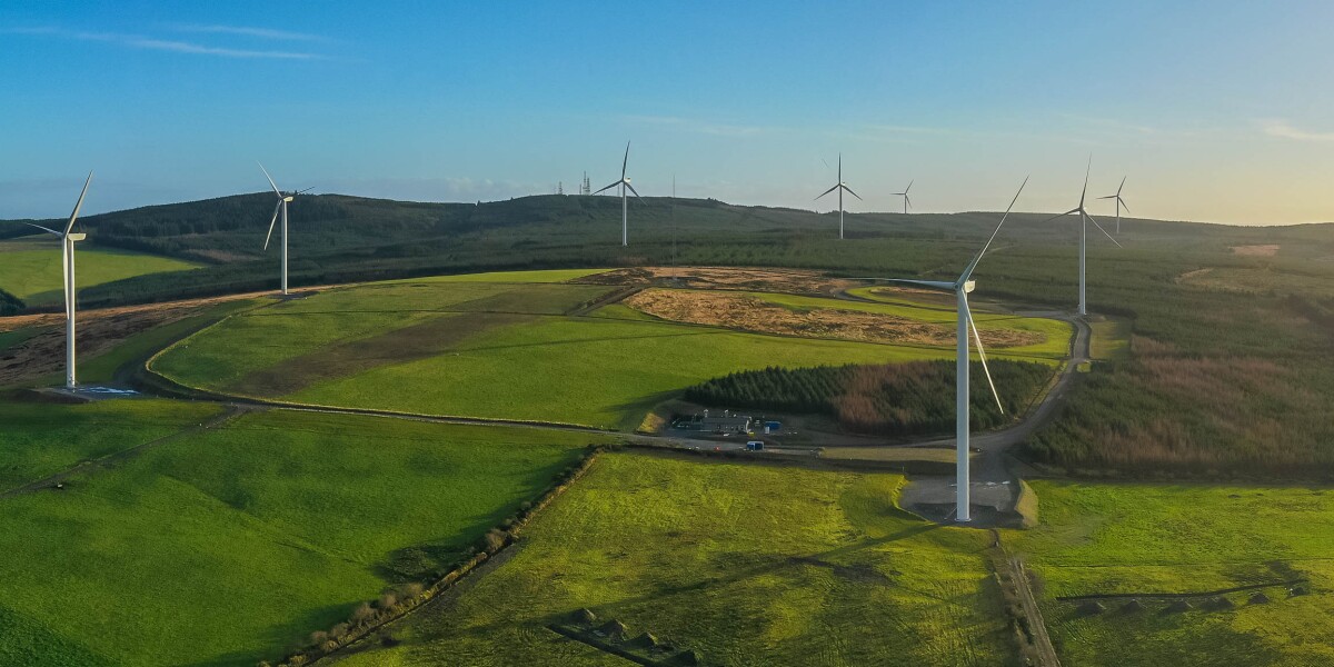 Amazon dodaje 39 projektów dotyczących energii odnawialnej w Europie Amazon dodaje 39 projektów dotyczących energii odnawialnej w Europie