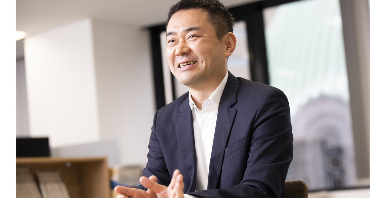 語っている谷川さんの写真