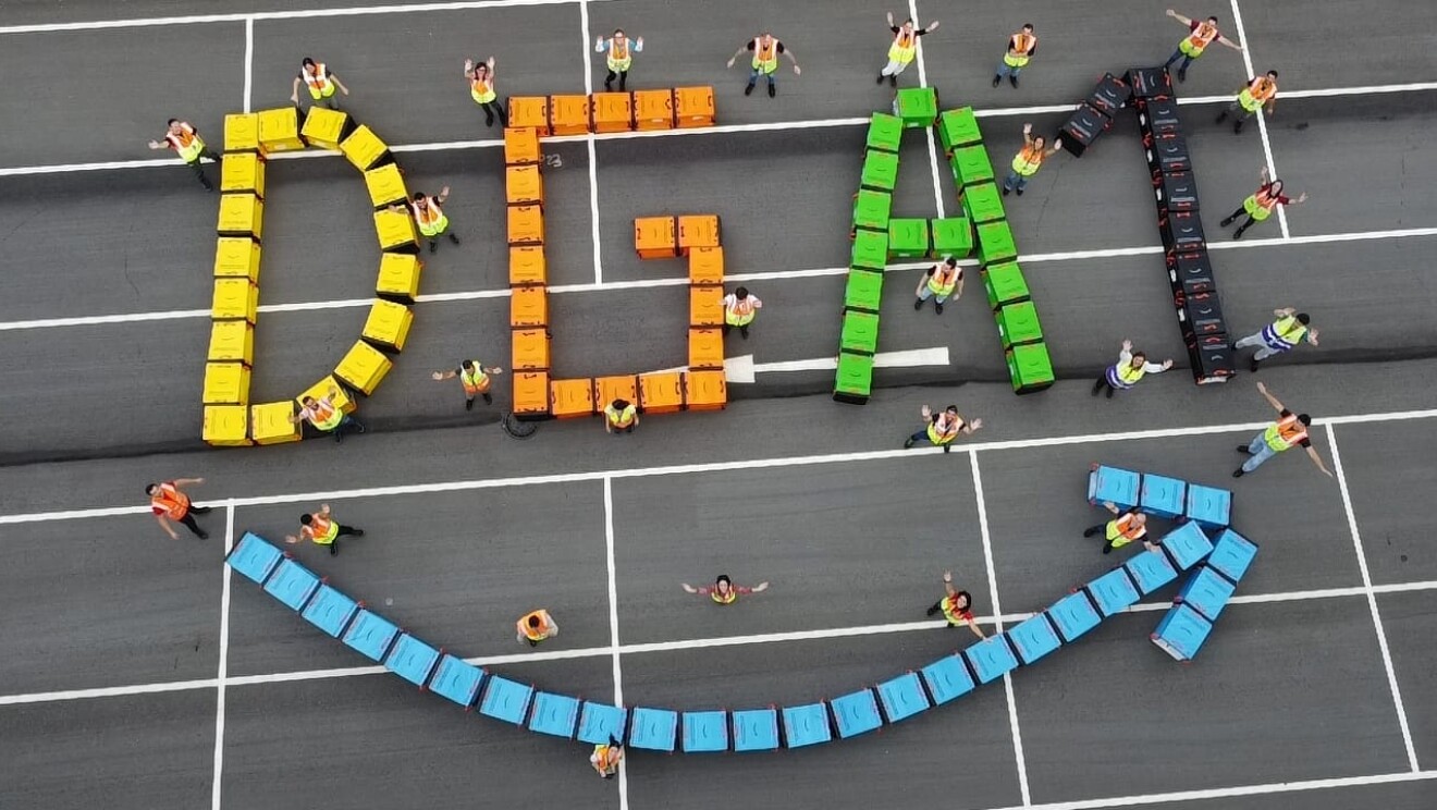 Primer día de la estación logística de Amazon en Cambre (A Coruña)