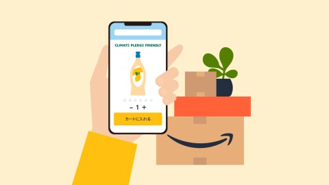 手で持った携帯の画面にはショッピングサイトの商品ページに「Climate Pledge Friendly」のロゴが表示されているイラスト。その後ろには重ねている3つの箱が置かれている。