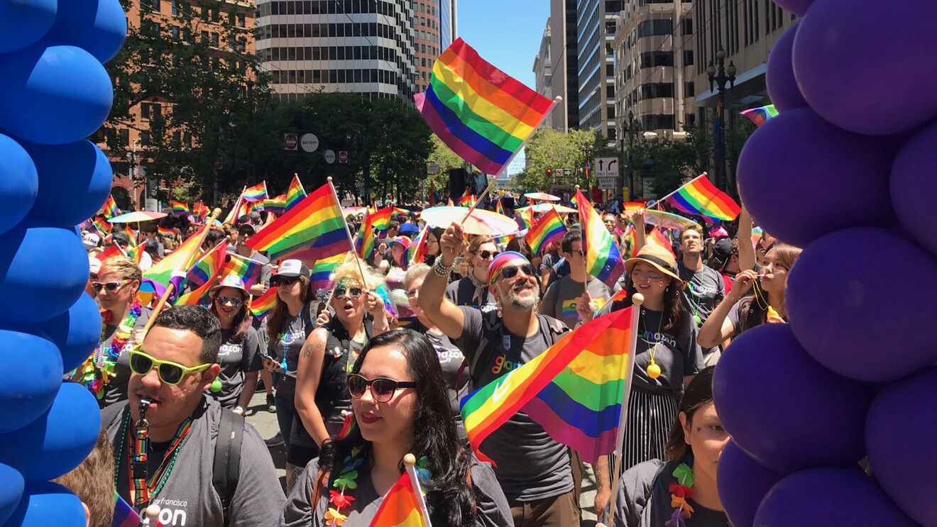 来自世界各地的亚马逊人庆祝骄傲节