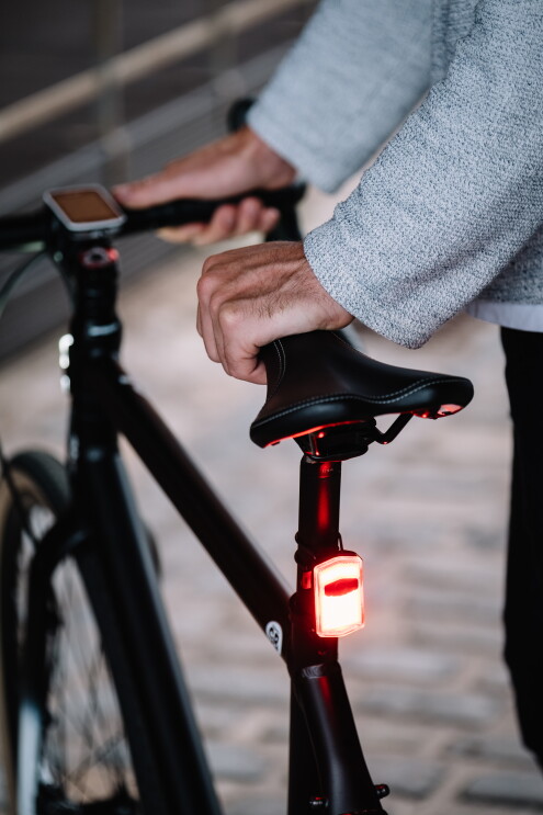 Bike seat with See.Sense light on the back of the bar 