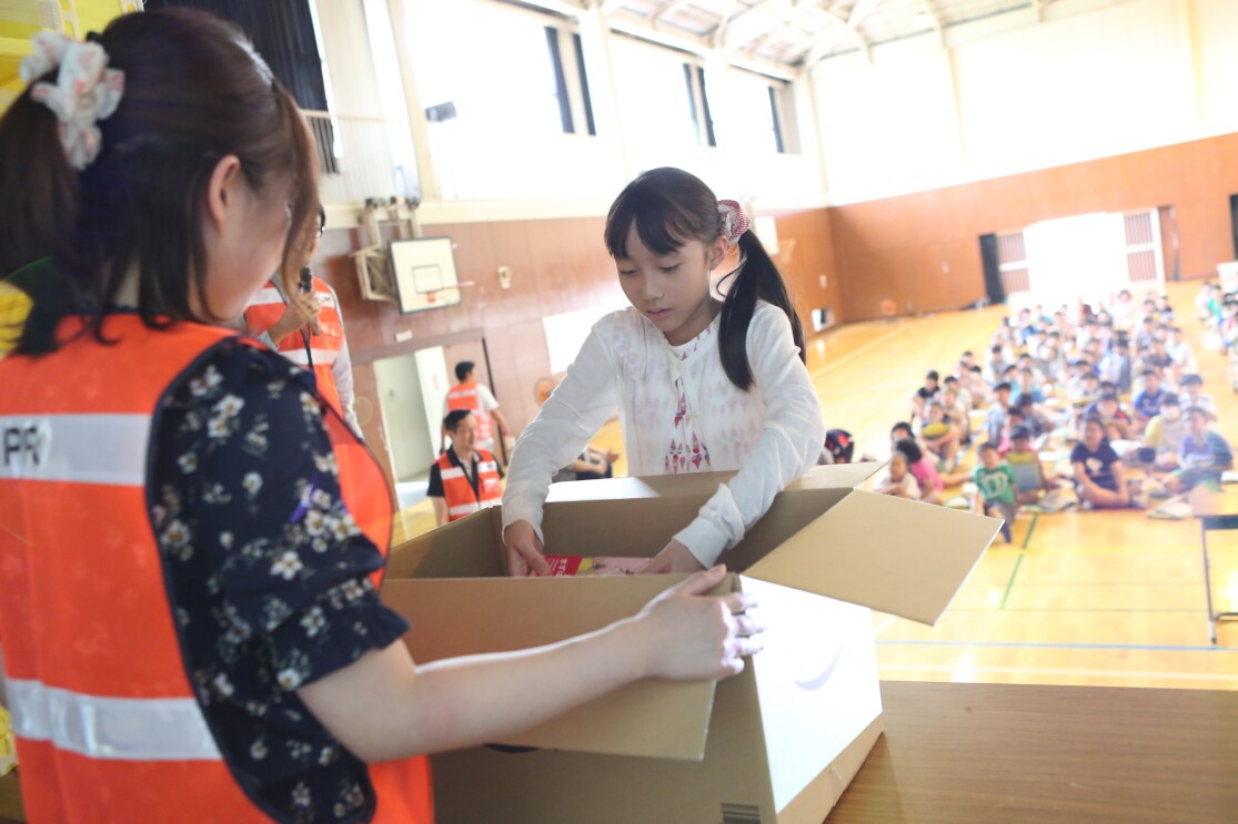 Amazonが、小学生170人に特別授業「STEMワークショップ」を開催！