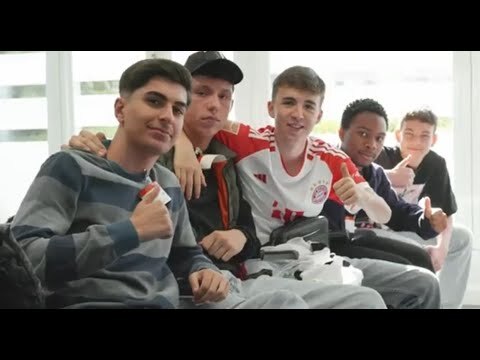 Digitaltag 2023: Schüler:innen lernen an Amazon Standorten coden bei BayCode Workshops