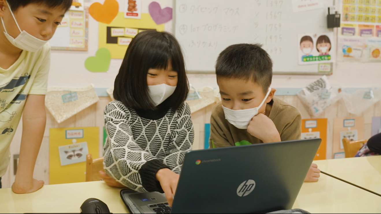 Amazon Cyber Robotics Challengeに参加した小学生たちがAmazonの物流拠点を見学