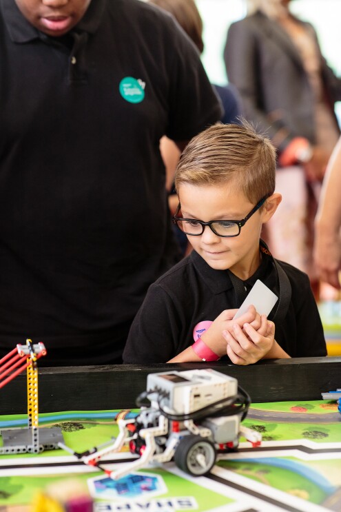 Students at Metro Nashville Public Schools enjoy a visit with Jeff Bezos as Amazon Future Engineer program announces expansion into their schools.