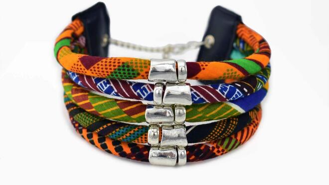 由Cloth & Cord手工制作的非洲风格的发饰。