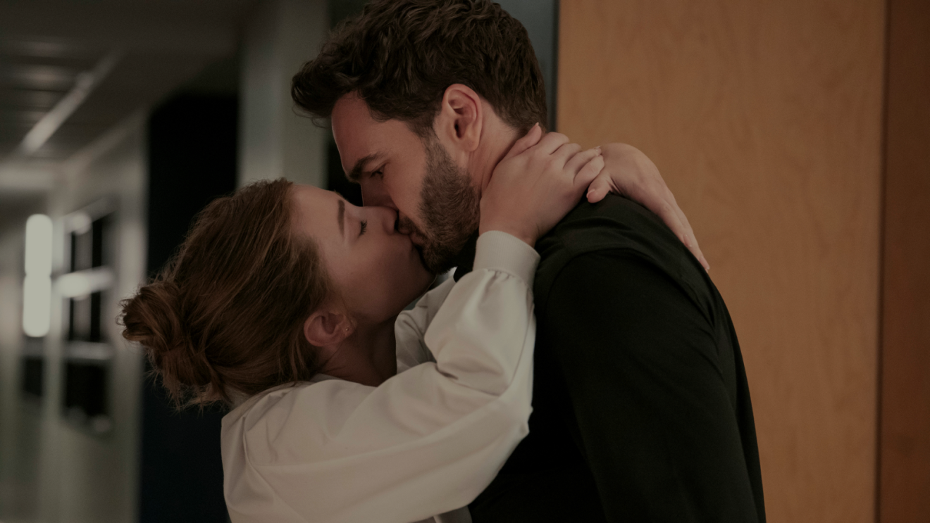 Lili Reinhart and Tom Bateman in Prime Video's Love Hypothesis