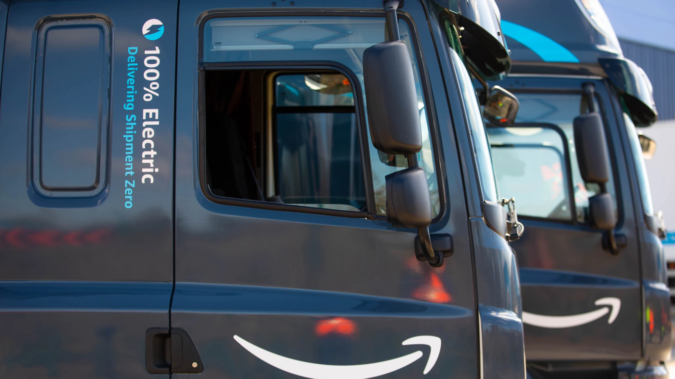 Amazon_electric truck_Volvo1.png