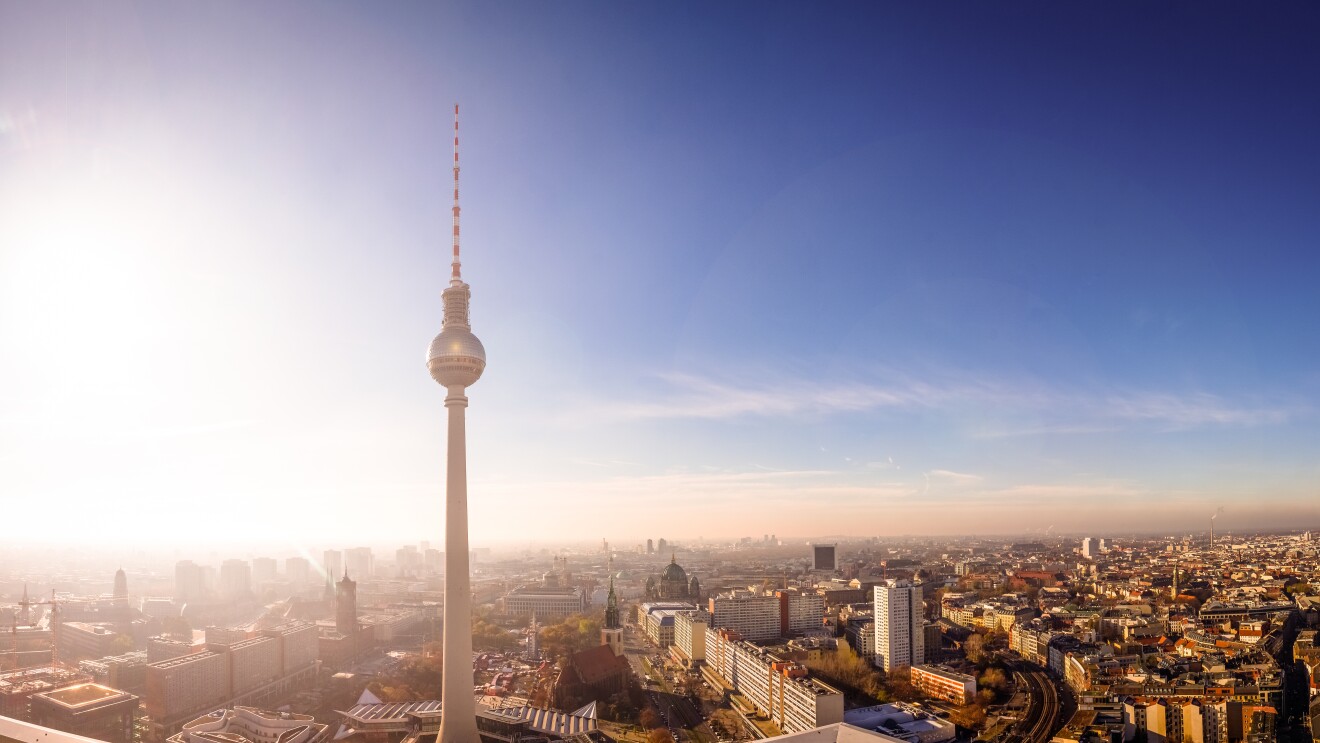 Über den Dächern von Berlin, Fernsehturm, Rotes Rathaus, Berliner Dom