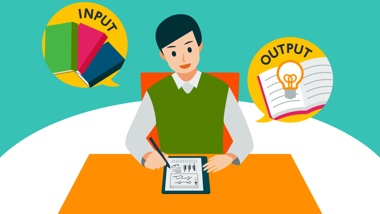 机の上でタブレットのようなKindle Scribeに何か書き込んでいる男性 男性の後ろにINPUT、OUTPUTの文字