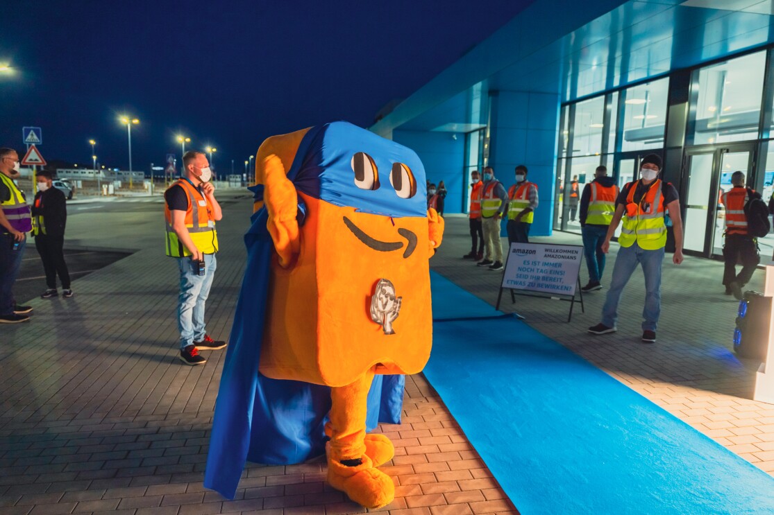 Mitarbeiter:innen im Amazon Logistikzentrum Hof-Gattendorf
