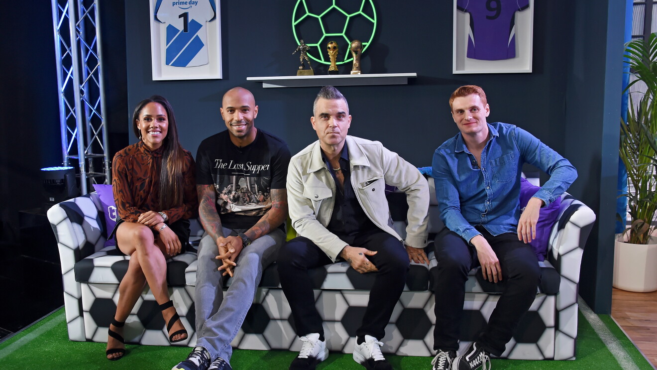 Alex Scott, Thierry Henry, Robbie Williams und CapGunTom blicken herausfordernd in die Kamera