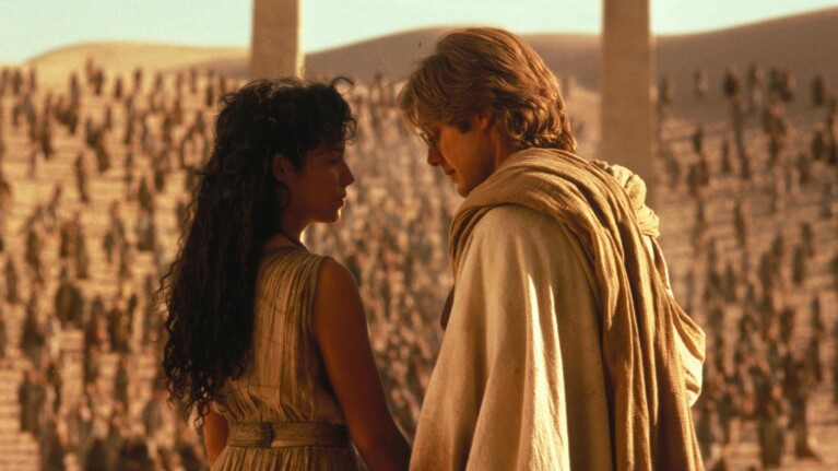 A scene from the original 1994 Stargate movie.