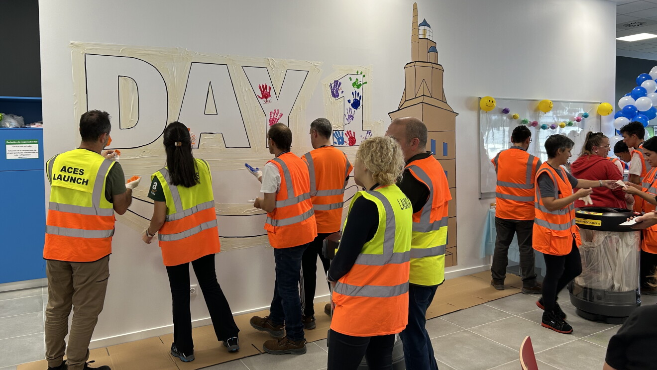 Primer día de la estación logística de Amazon en Cambre (A Coruña)
