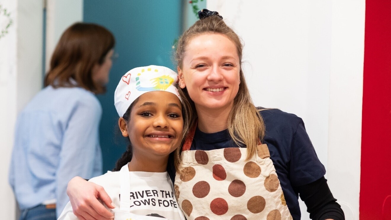 Eine ausgewogene Mahlzeit ist für mehr als 3 Millionen Menschen in Deutschland keine Selbstverständlichkeit. Besonders Kinder und Jugendliche sind davon betroffen. Amazon unterstützt Children for a better world e.V. im Kampf gegen Kinderarmut.