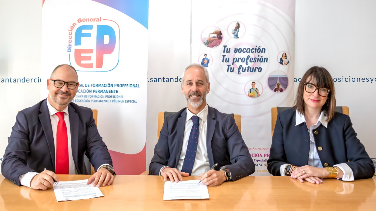 De izda a dcha: Ignacio Gilart, responsable de Educación y Organizaciones Sin Ánimo de Lucro en Amazon Web Services para España; Sergio Silva, Consejero de Educación, Formación Profesional y Universidades de Cantabria; y Cristina Montes, Directora General de Formación Profesional y Educación Permanente.
