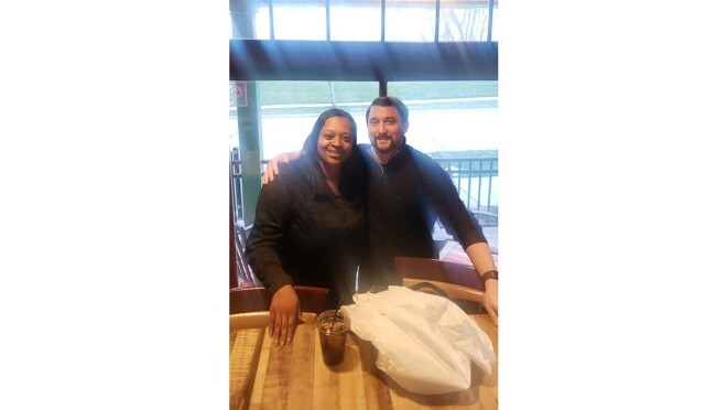 dsp与他们的导师会面是“拥有之路”计划的一部分。