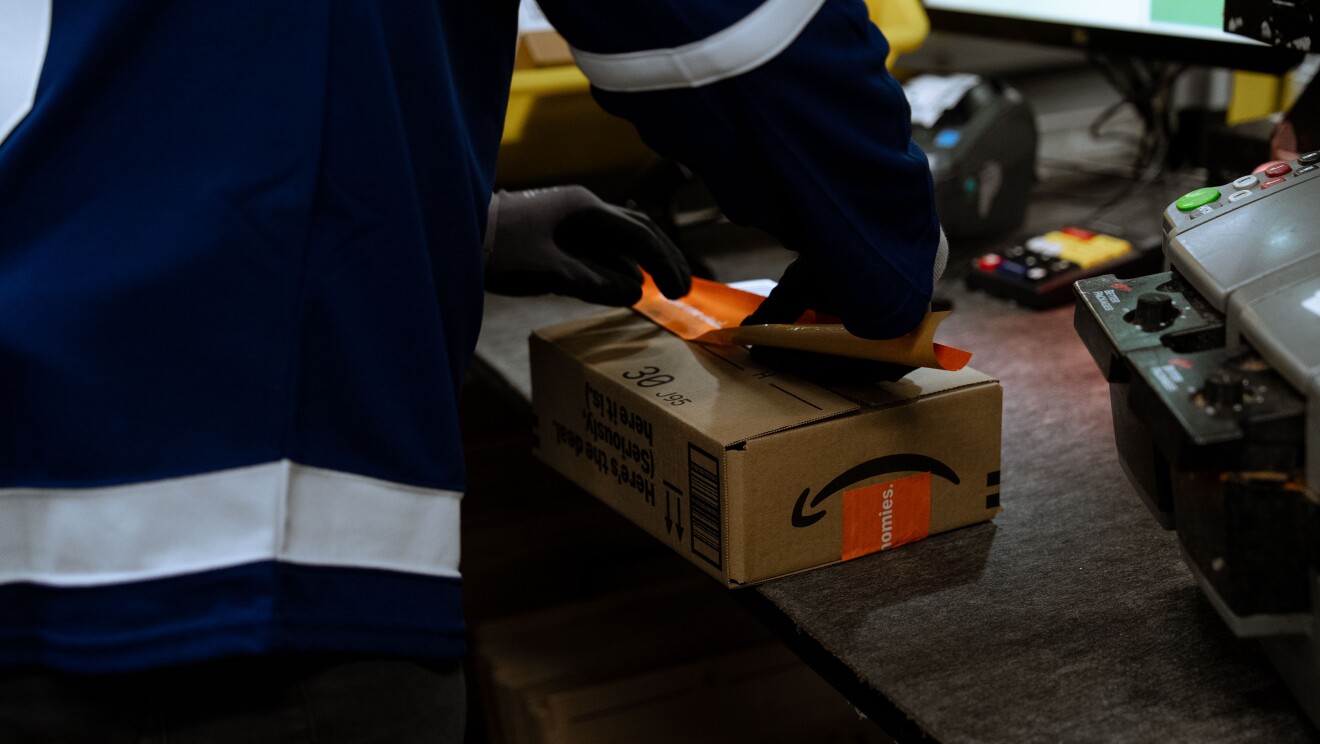 Toronto Maple Leafs hockey player packing boxes 