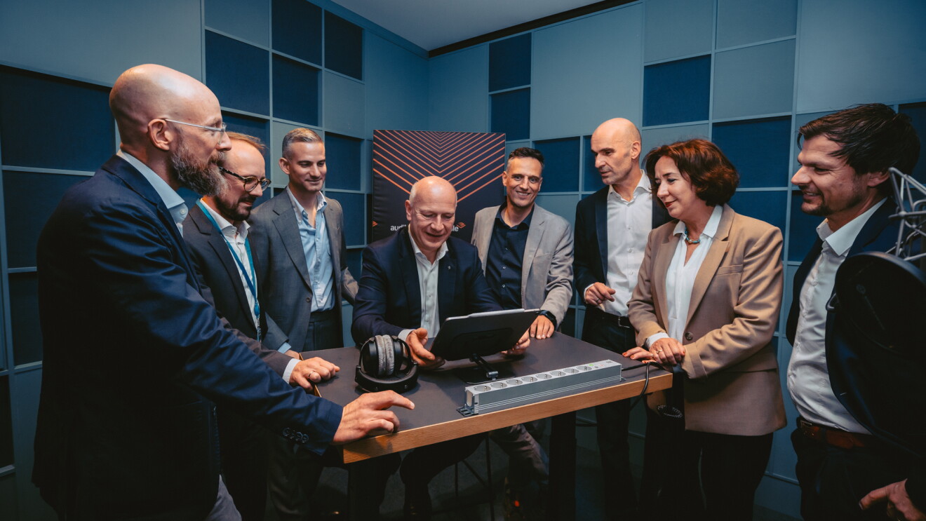 Der Berliner Bürgermeister Kai Wegner zu Gast bei Amazon im Audible Studio Berlin. 
