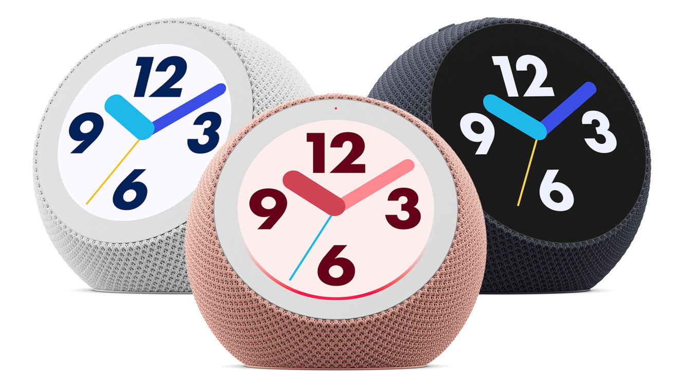 Echo Timeの3色と円形画面の時計表示を並べたAmazon公式画像