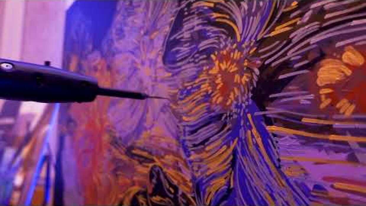 Acrylic Robotics’ art at work (Acrylic Robotics à l’œuvre)