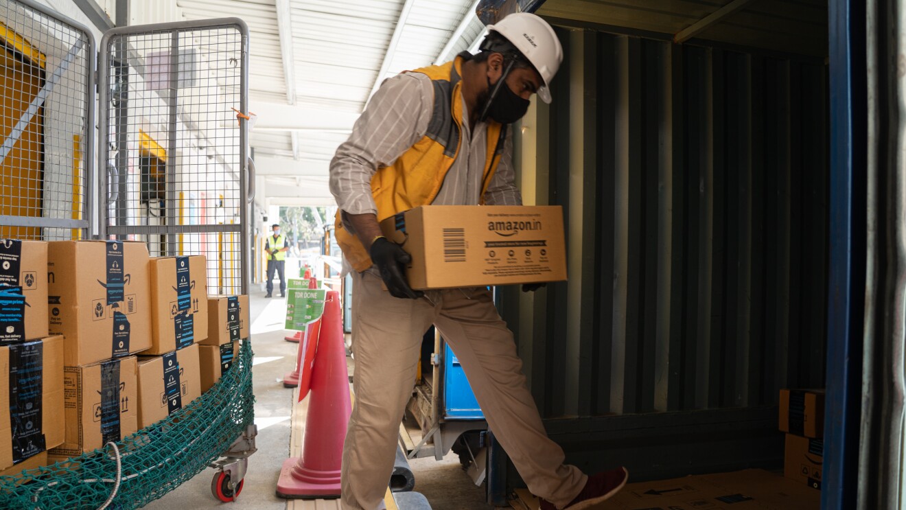 How Amazon maintains higher levels of efficiency in last mile operations