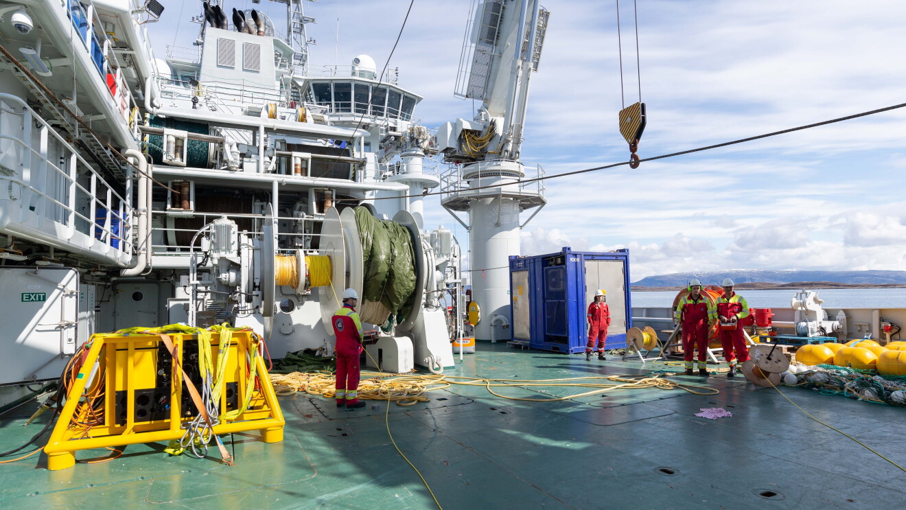 Boat of the Lofoten–Vesterålen3 observatory with the team working