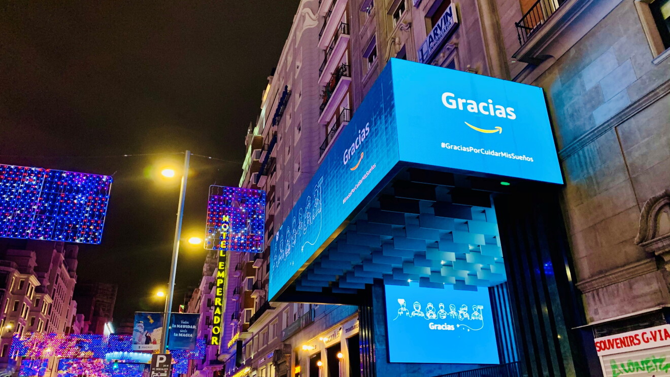 La campaña de Amazon ha durado del 13 al  19 de diciembre. La campaña de agradecimiento también incluye a todos los trabajadores de Amazon en España.Aparece la fachada del teatro Lope de Vega de en Gran Vía de Madrid. Y en la fachada hay una pantalla diagonal que ocupa toda la fachada con la palabra Gracias. Después en los lateras además de la palabra gracias la etiqueta GraciasPorCuidarMisSueños. El fondo de la pantalla es azul .  