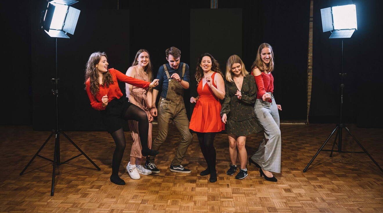 Kreativ, explosiv, intensiv: Improvisationstheater digital spielen lernen
