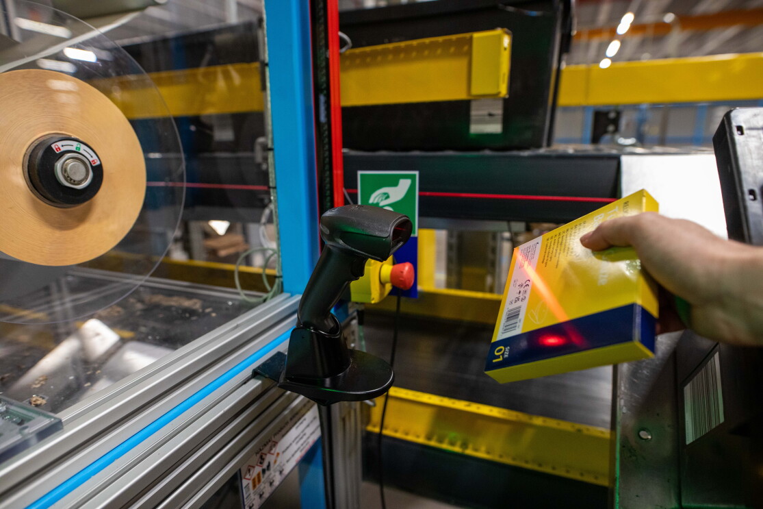 Smart paper machine using new automated packaging technology. 
