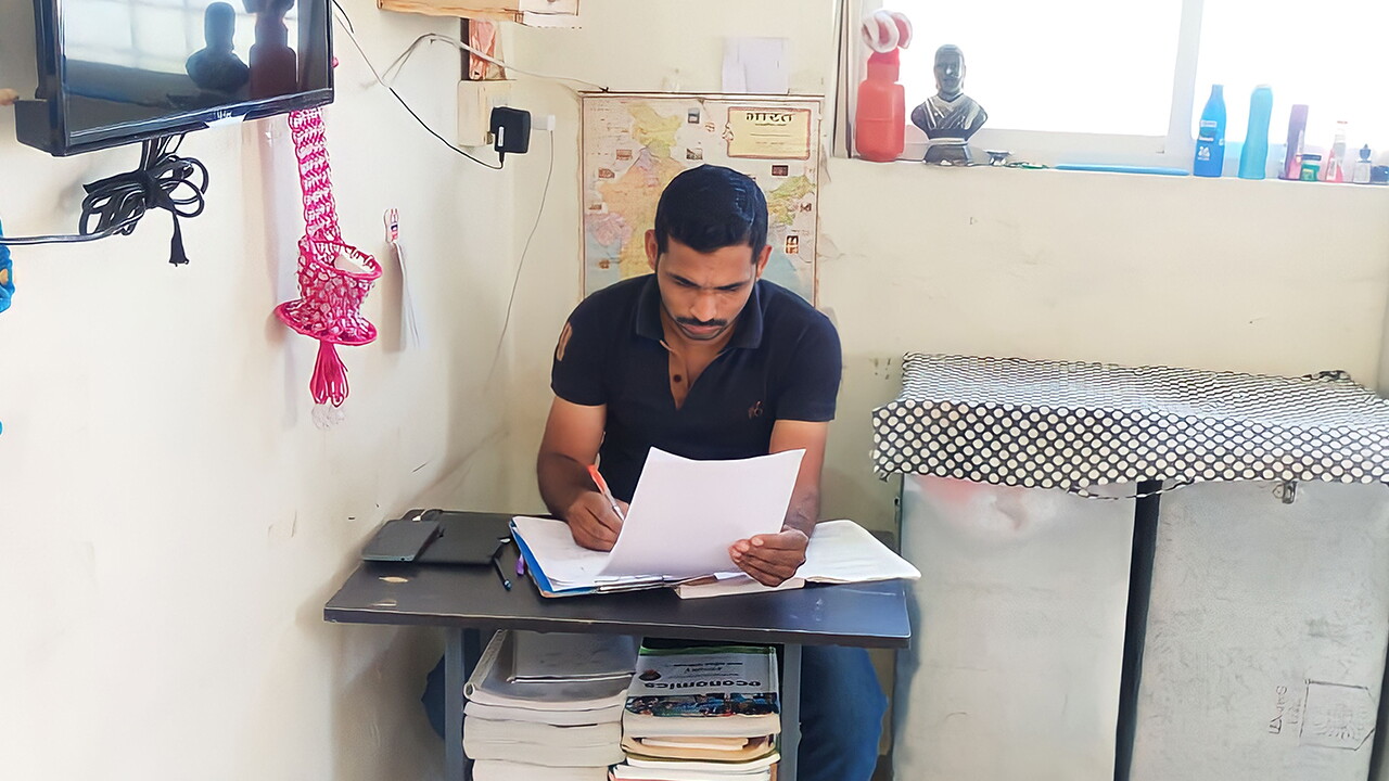 Pankaj Kumar Sharma preparing for UPSC exams and fulfilling financial requirements with Amazon Flex program