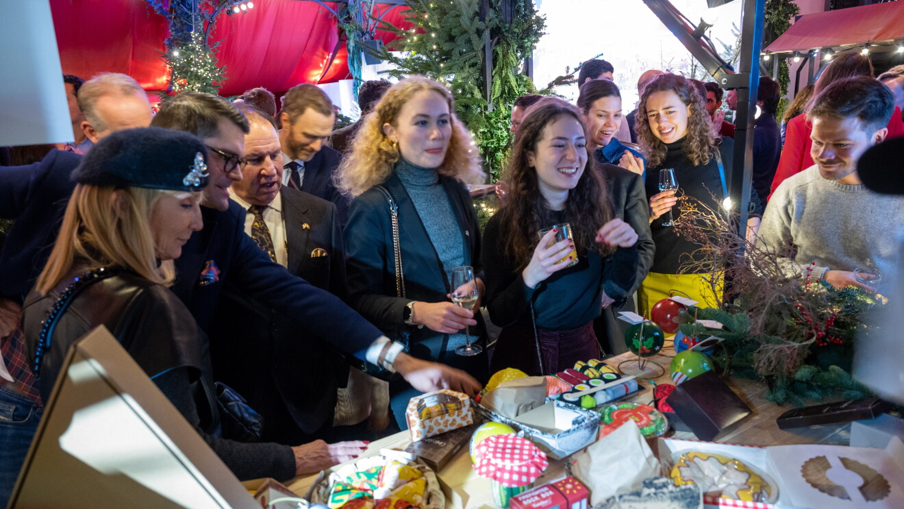 Rainbow Socks stall VDB221130_Amazon_ Merode-250.jpg
